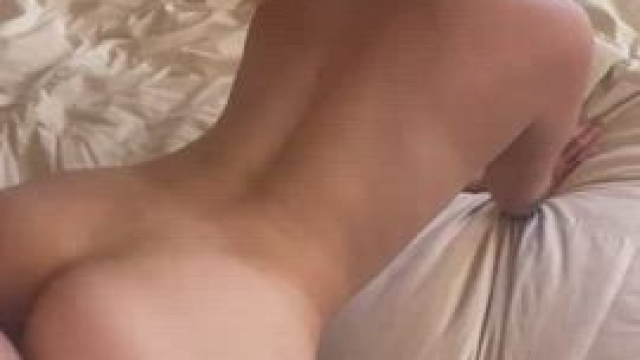 I love warm cum sprayed on my back