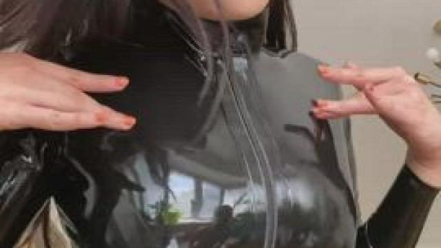 Slippery, shiny, so seductive! Will you be my latex shiner?