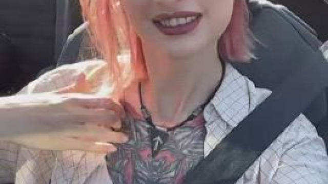 Do u think I need a bra?[f]