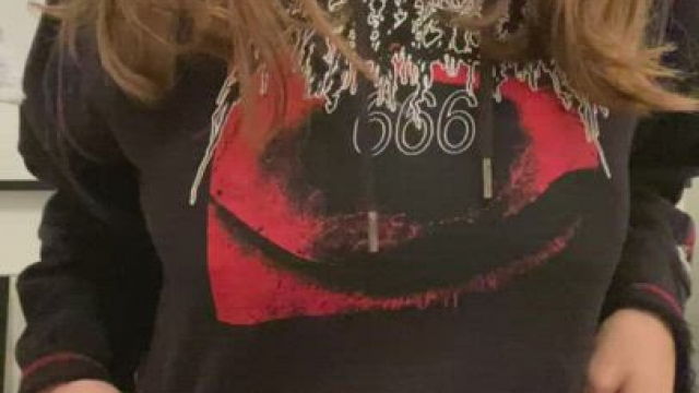 My BF cheated on me… So I want to know how many Redditors would fuck me raw [Gif