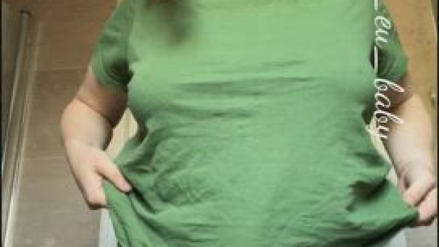 I don't know why, but I like showing my morning look, before any make up or anyt