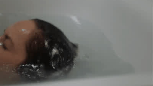 Ruth Wilson masturbating in the tub (True Things)