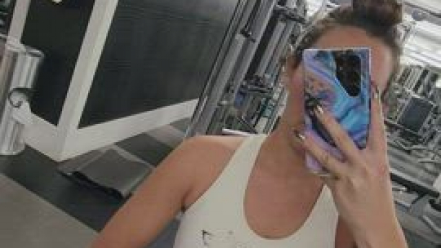 I wish there were more guys in this gym!