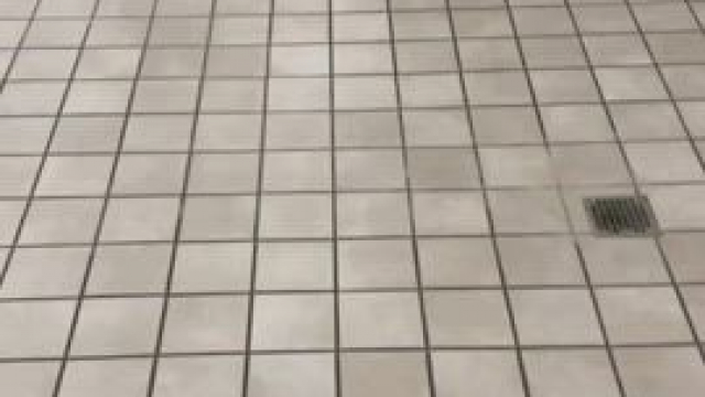 Putting the gym locker room mirrors to use [f]