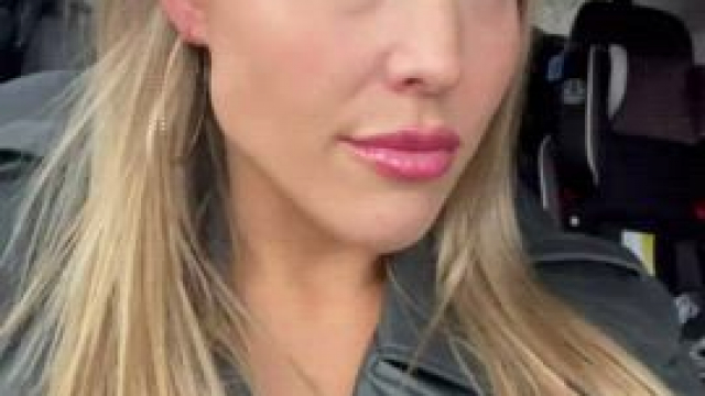 This is what spreading Holiday Cheer looks like [Gif]