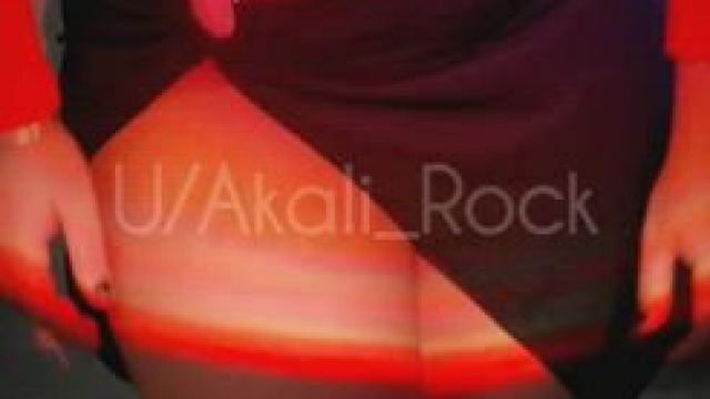 Oh you gonna take me home tonight, Fat-bottomed girls we make the rocking world 