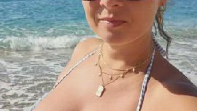 Irresistible milfy tits.....