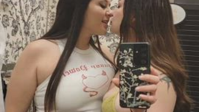 we got a lil horny while trying on clothes lol