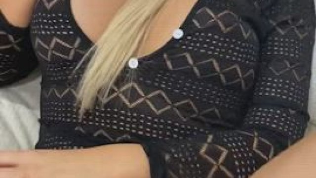 fingered while on phone