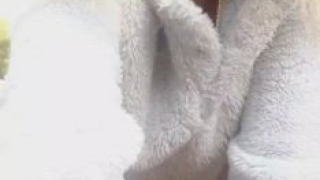 I take the whole top off just for you [GIF]