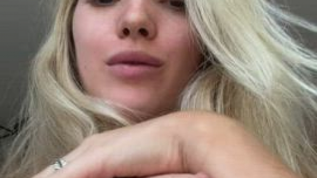 Do I look cute from the bottom ?