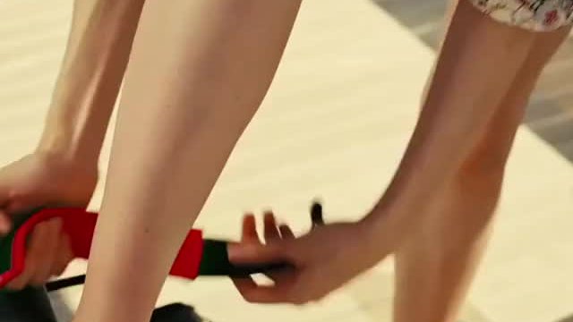 Elizabeth Debicki bikini plot in Tenet