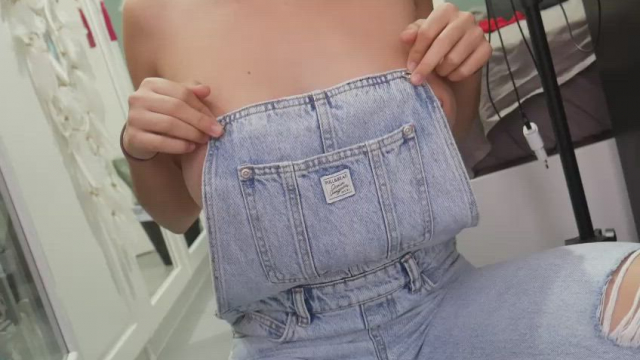 Don't say no to this young girl boobs