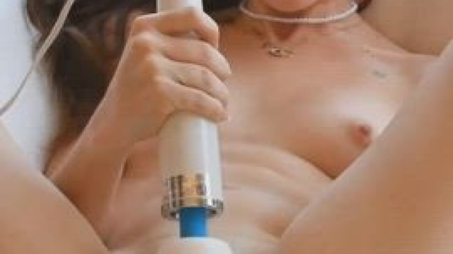 Tori Mack squirting with a Hitachi