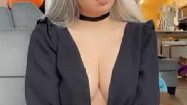 [gif] would you make out with a big tiddy goth girl?