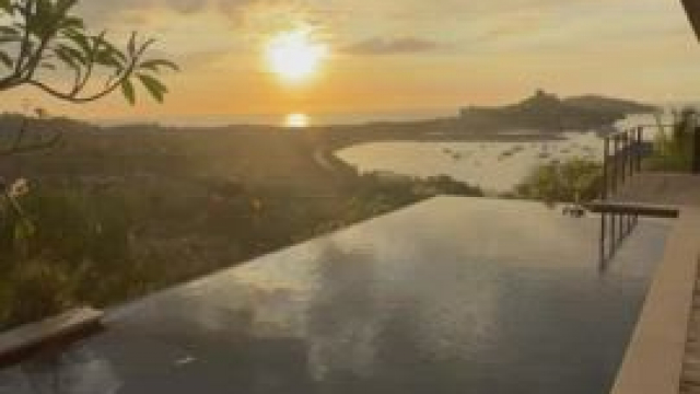 Quick blow job at the resort pool