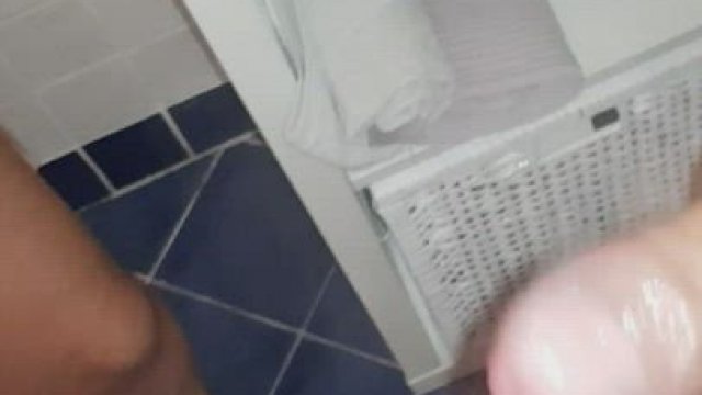 he took too long to look at me in the shower and he finish premature with my hel