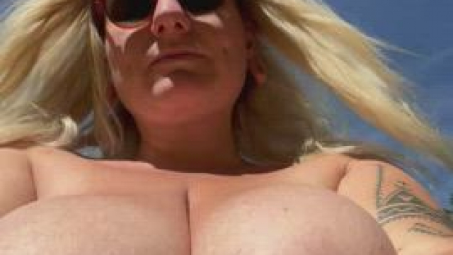 Mommy doesn’t hide her BBW body away from the sunlight! Nude is the only way to 
