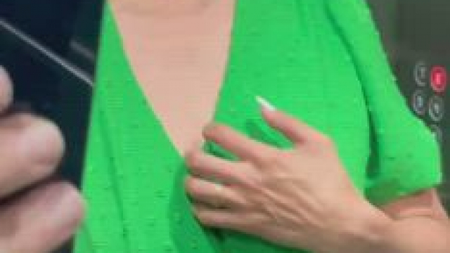 Showing my boobs in the elevator at home [GIF]