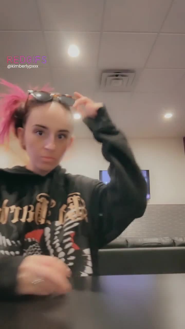 Of course she turned right back around and made eye contact lol