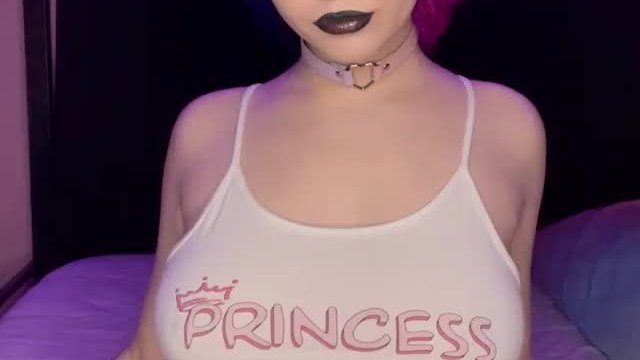 Pink goth gf? ;)