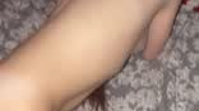 Look at how this person spreads out for me