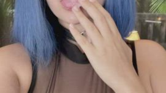 Just got my new top, going to walk the street