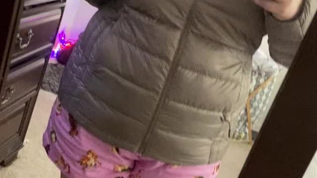 The kind of milf that bakes cookies for strangers then fucks them.