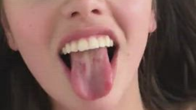 Hottie gets facialed