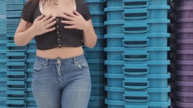 So nervous for this but i flsshed my boobs in the supermarket :) if 8 guys see m