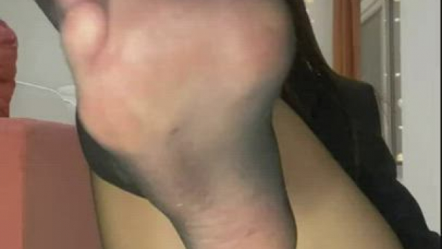 Pleasing herself in Pantyhose