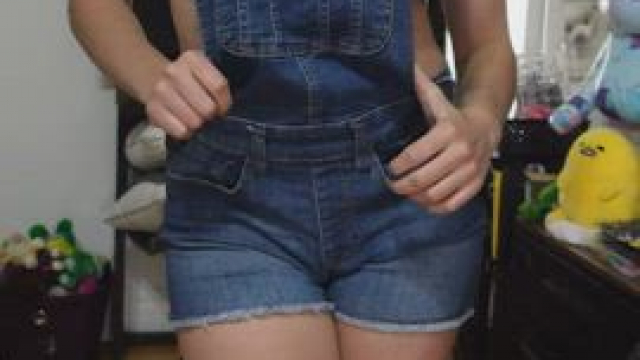 34DDs on a five feet frame