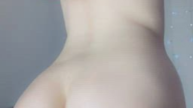 Jiggly oiled up booty