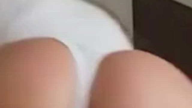 Imagine it's raining outside and you and I in the empty house OMG can't imagine 