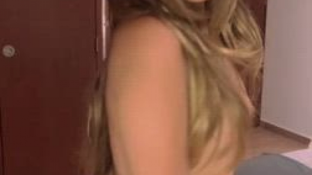 Who loves my slight ass as much as I do?