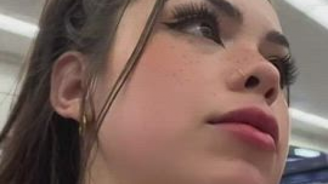 A worker walked up to me to tell me how much she loved my outfit right after thi