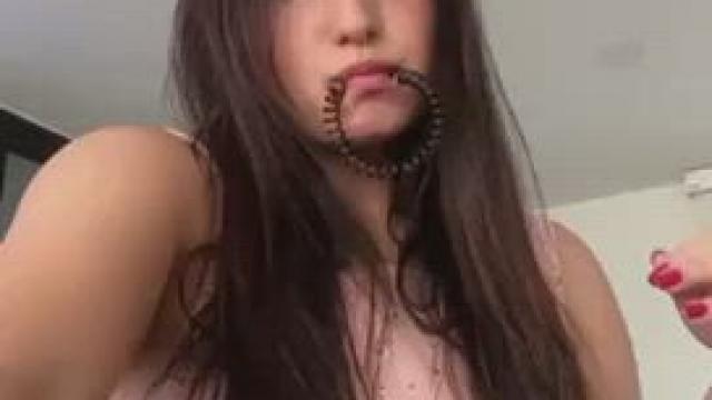 [GIF] A peasant dress that hides big surprise