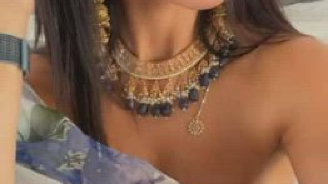 I left my jewellery and dupatta on, now come join me on this bed