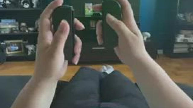 Not a thirst trap just a gamer girl here