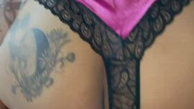 daaaaaaamn I love when he sits still and let’s me do my thing. Bouncing on his c