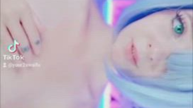 There is no one to caress the pussy, my boyfriend is busy playing games