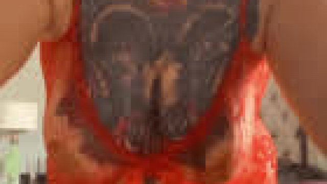 This Kitty Needs a Tongue Bath