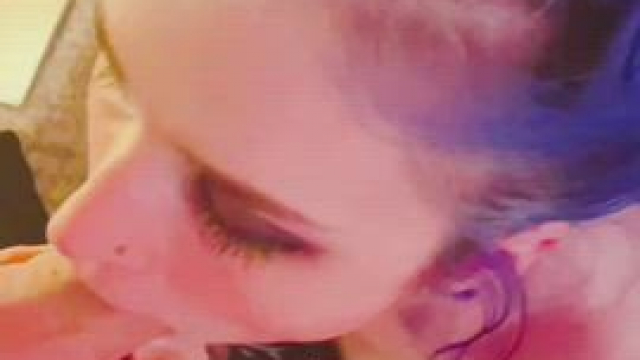 [/r/GirlsFinishingTheJob] Would you be my daily face cream dispenser?