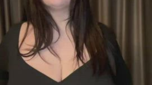 Showing off my body here makes me so horny!