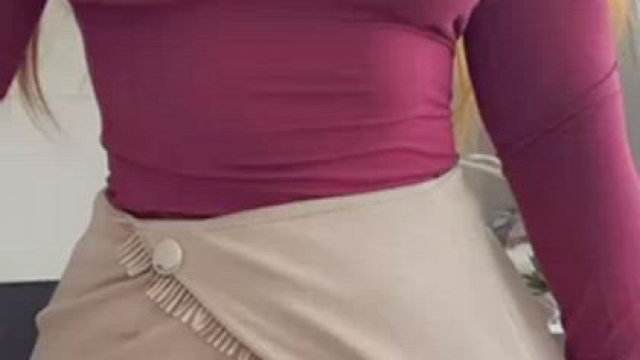 I need a volunteer to breed my busty body to prevent the extinction of gingers