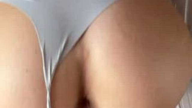 Panties to the side, no protection and just letting it grip