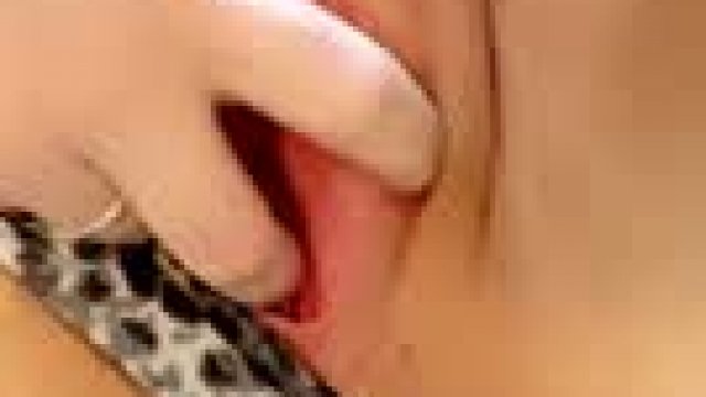 I'd rather be squirting on your face