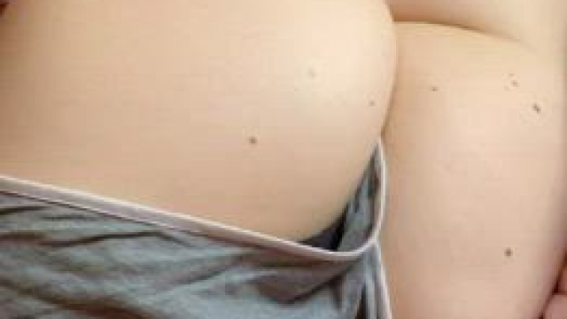 waking up next to my huge big booty be like