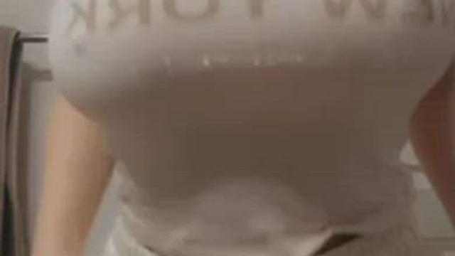 Do you like how these natural DDD’s sit on my tiny waist & 5’1 frame?