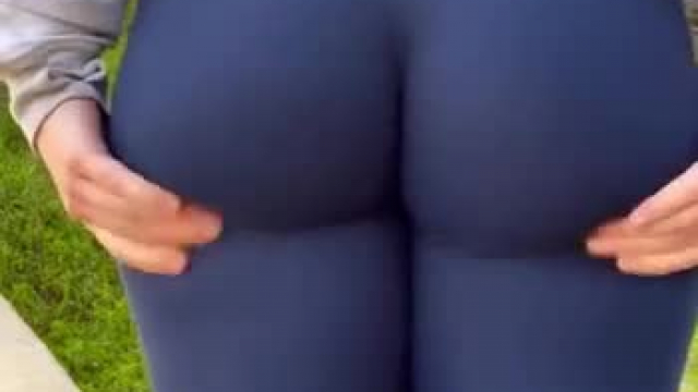 my booty is just begging for a squeeze in my lulus